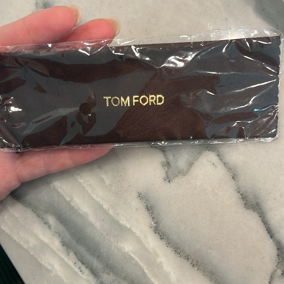 🕶️ TOM FORD Brown Velour Empty Sunglasses Hard Case and lens cloth EUC 🕶️ - Picture 6 of 8